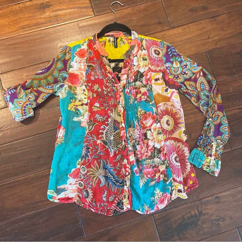 Sacred Threads M floral top